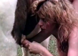 Zoo sex for a blonde MILF